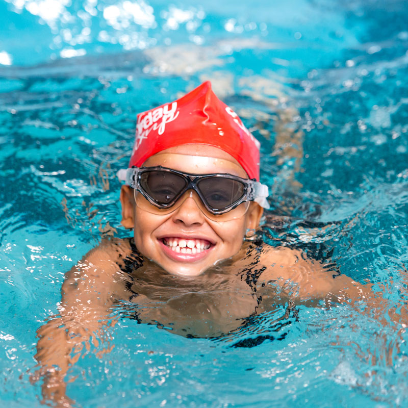 چگونه به کودکان شنا را آموزش دهیم؟